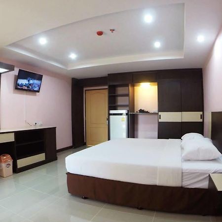 Oyo 523 Aa Pattaya Ville Exterior foto